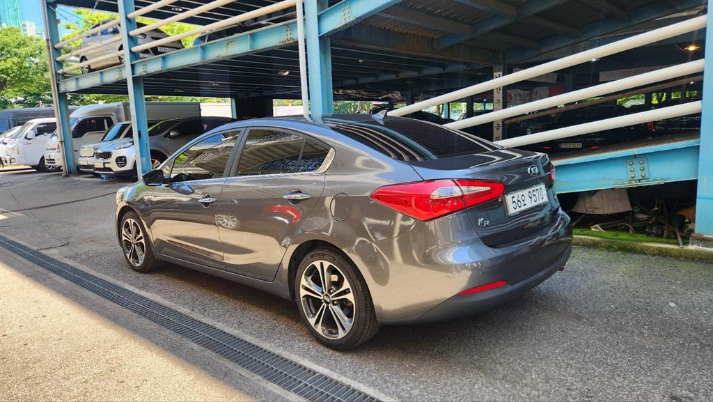 KIA K3 - Vista 4