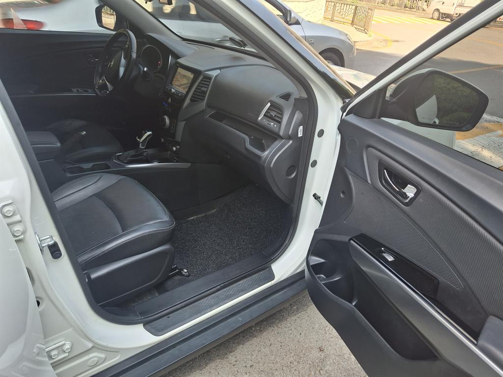 Ssangyong Tivoli - Vista 12