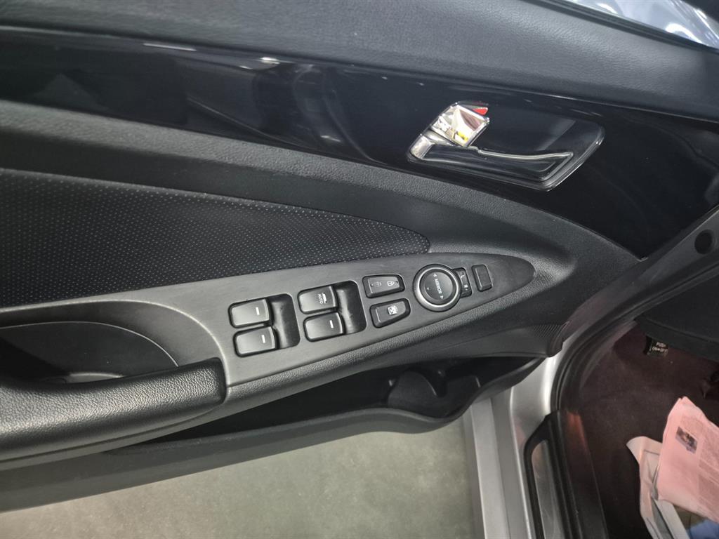 HYUNDAI Sonata - Vista 11
