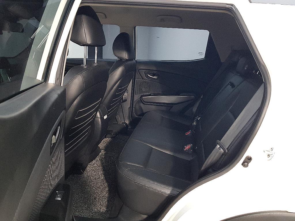 Ssangyong Tivoli - Vista 9