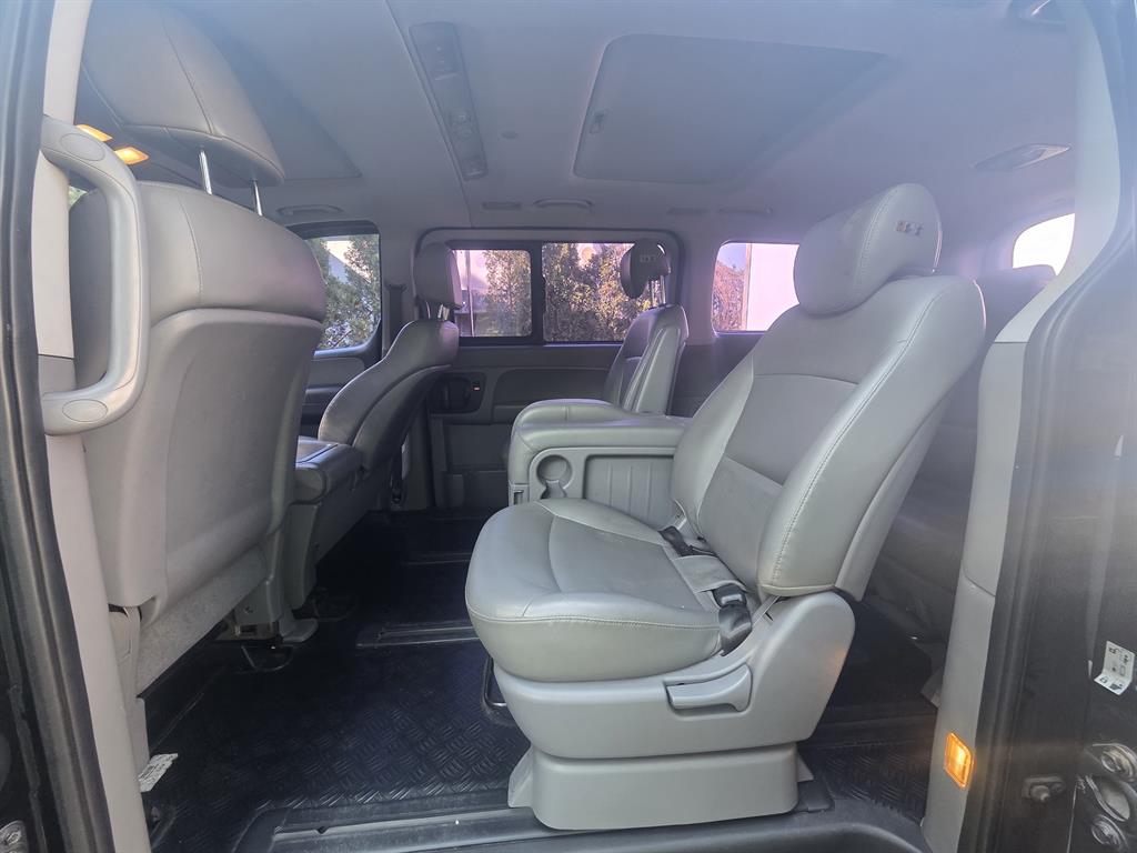HYUNDAI Starex - Vista 9