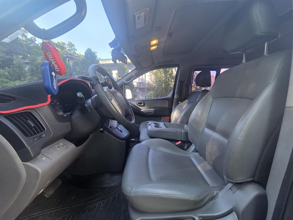 HYUNDAI Starex - Vista 8