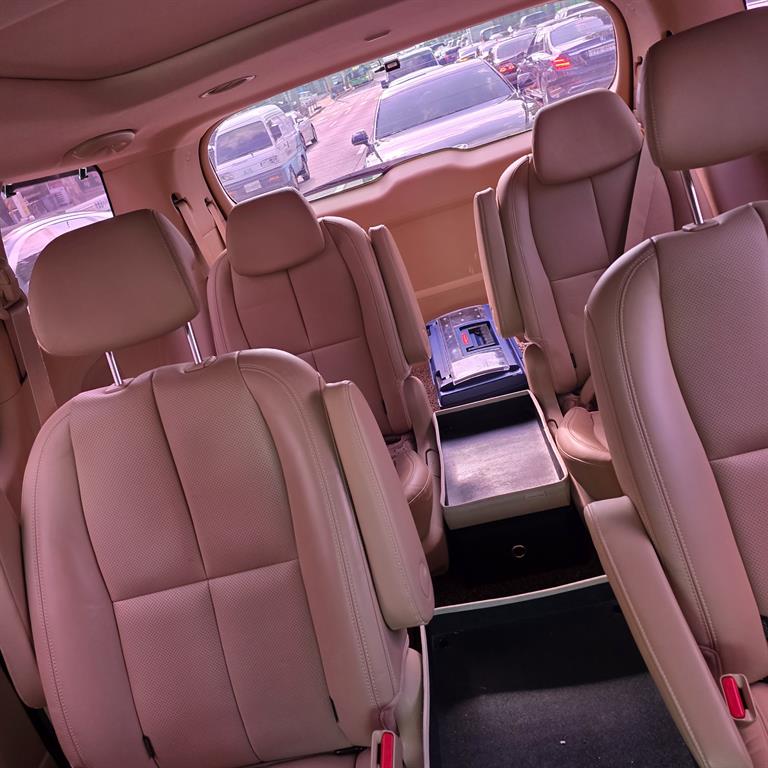 KIA Carnival - Vista 11