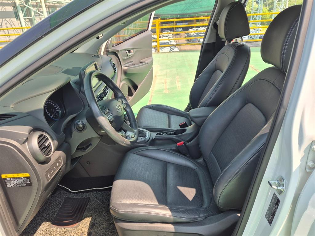 HYUNDAI Kona - Vista 6