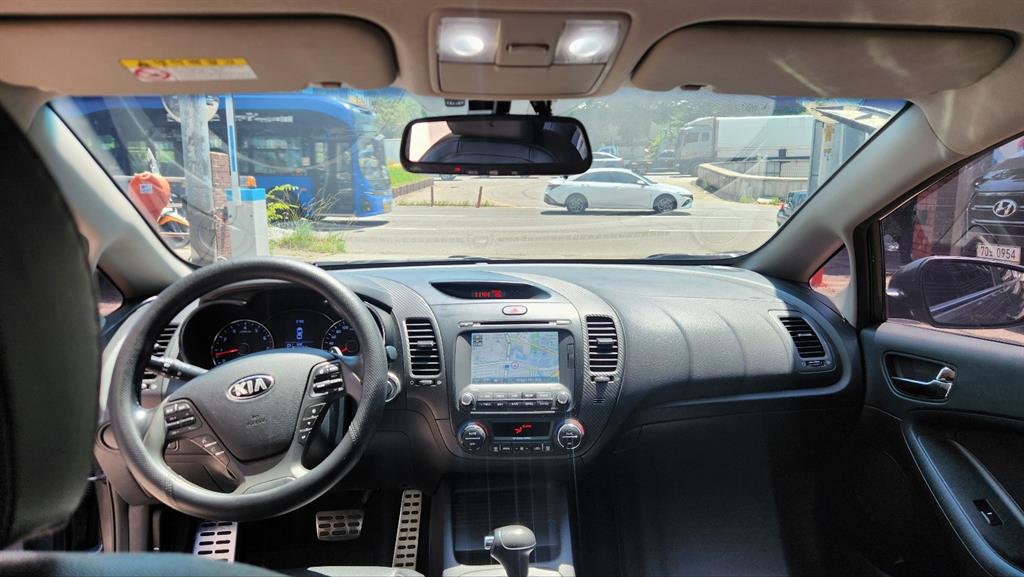 KIA K3 - Vista 5