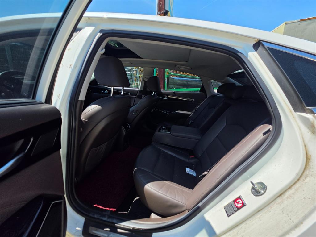 KIA K7 - Vista 10