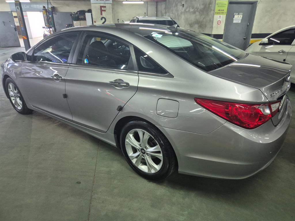 HYUNDAI Sonata - Vista 6