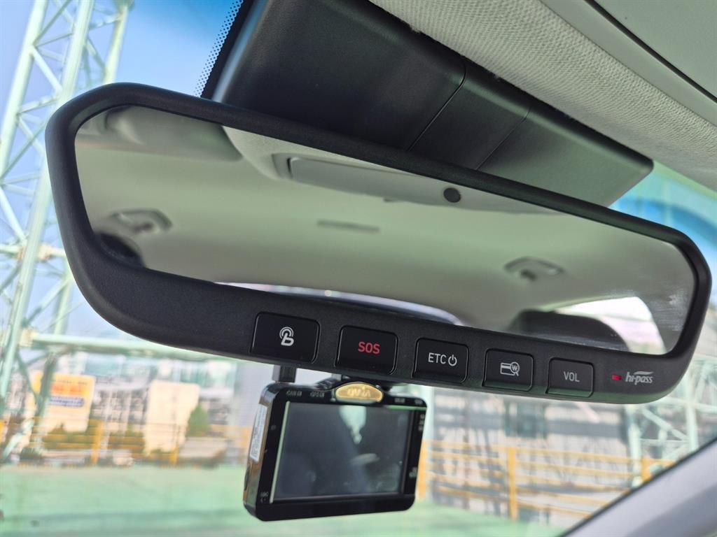 HYUNDAI Kona - Vista 12
