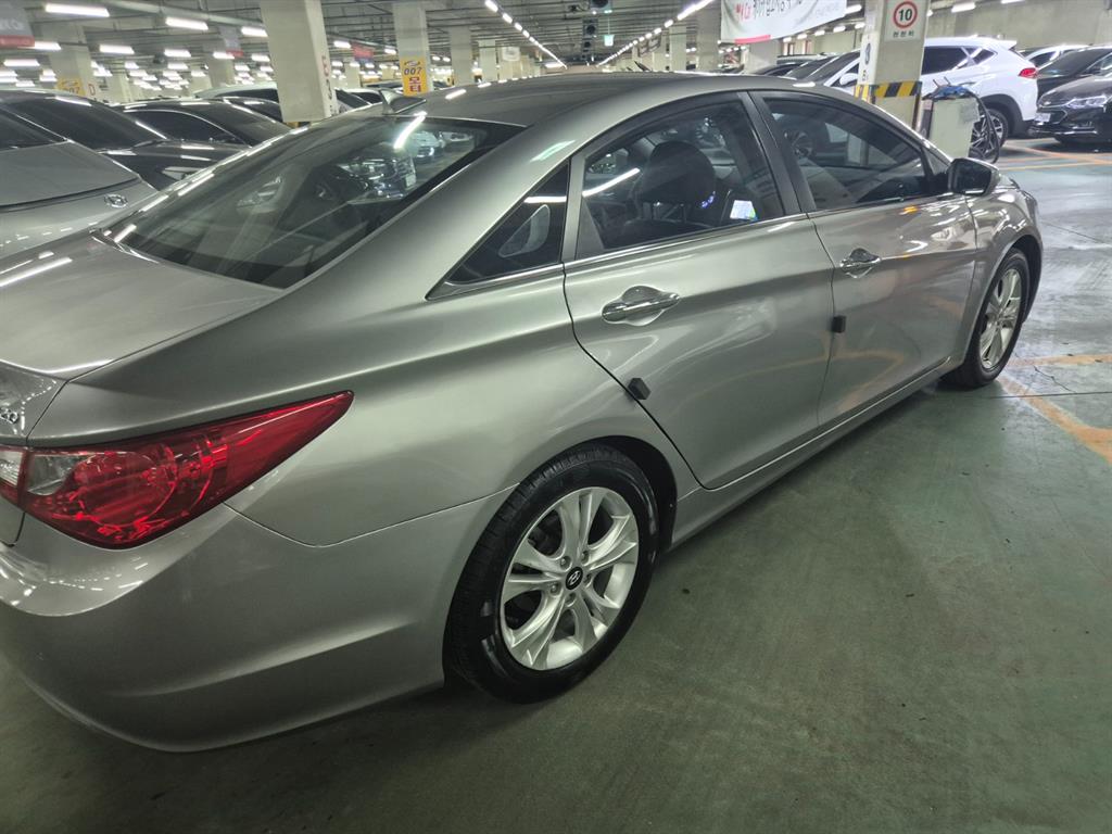 HYUNDAI Sonata - Vista 7