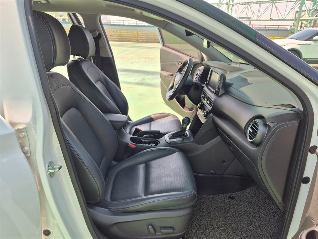 HYUNDAI Kona - Vista 9
