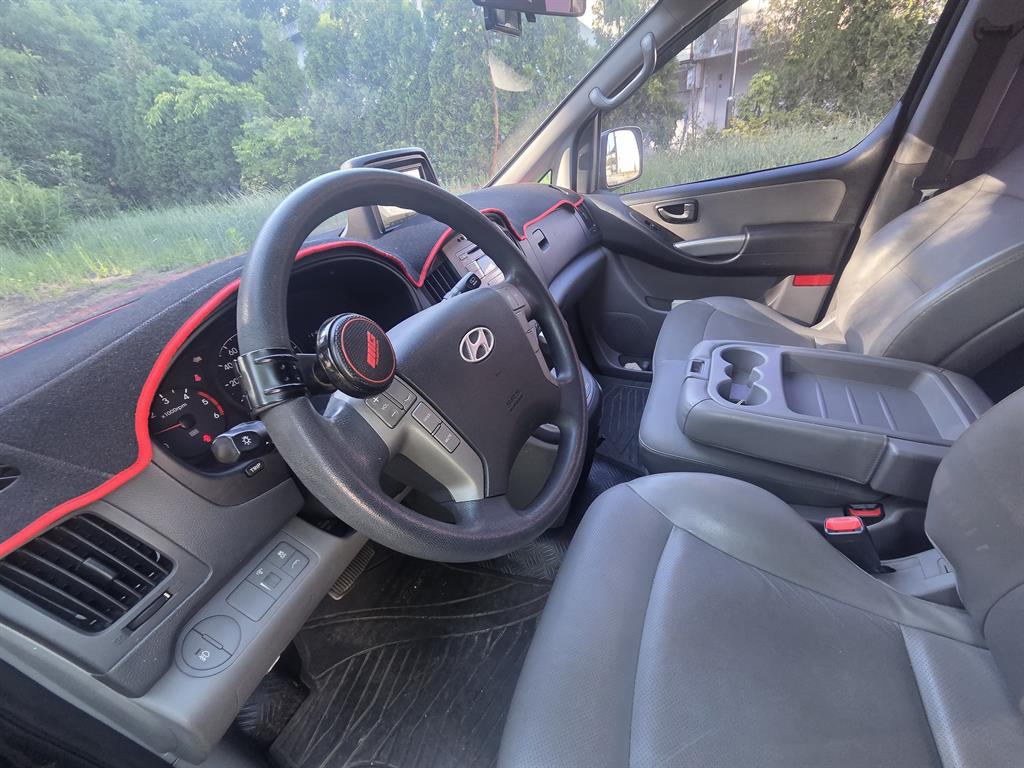 HYUNDAI Starex - Vista 7