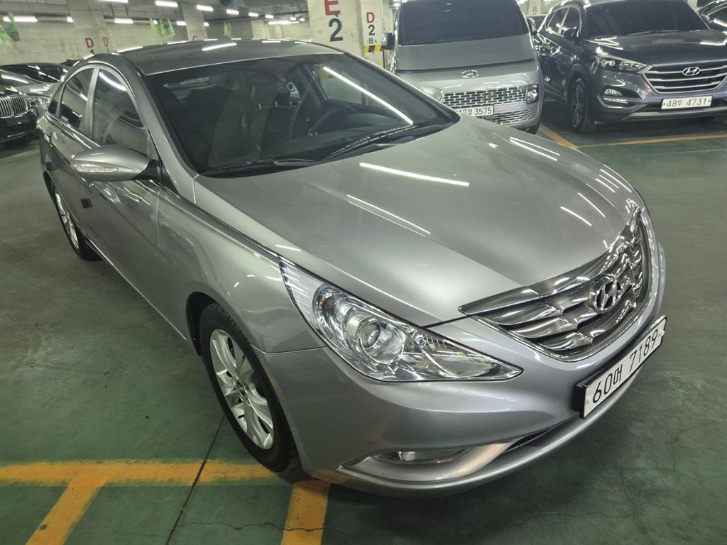 HYUNDAI Sonata - Vista 4