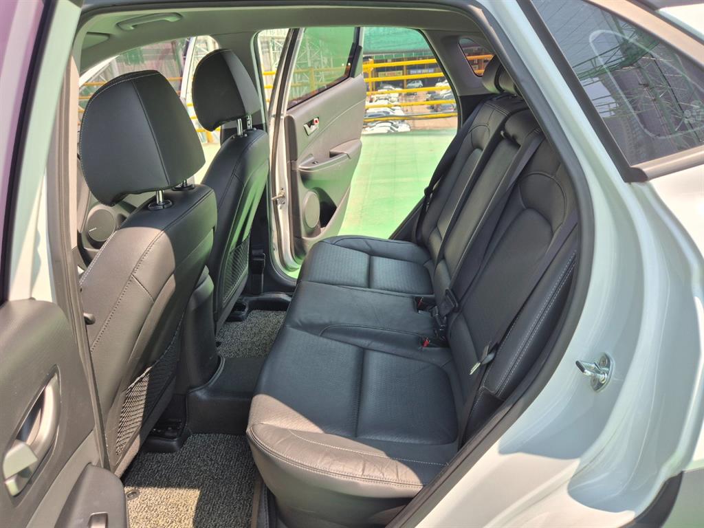 HYUNDAI Kona - Vista 7