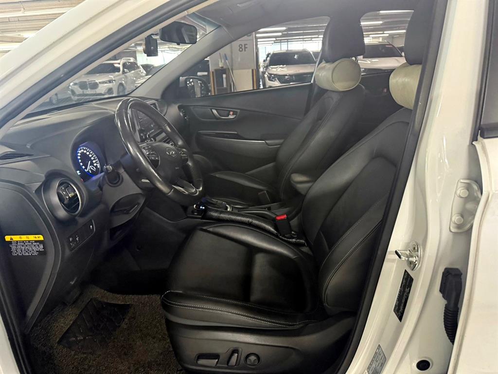 HYUNDAI Kona - Vista 7