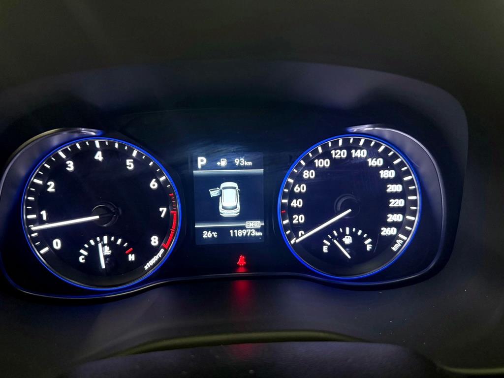 HYUNDAI Kona - Vista 10