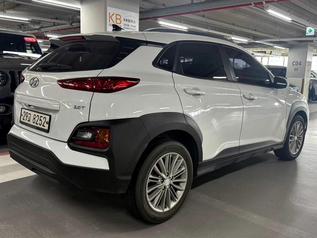 HYUNDAI Kona - Vista 4