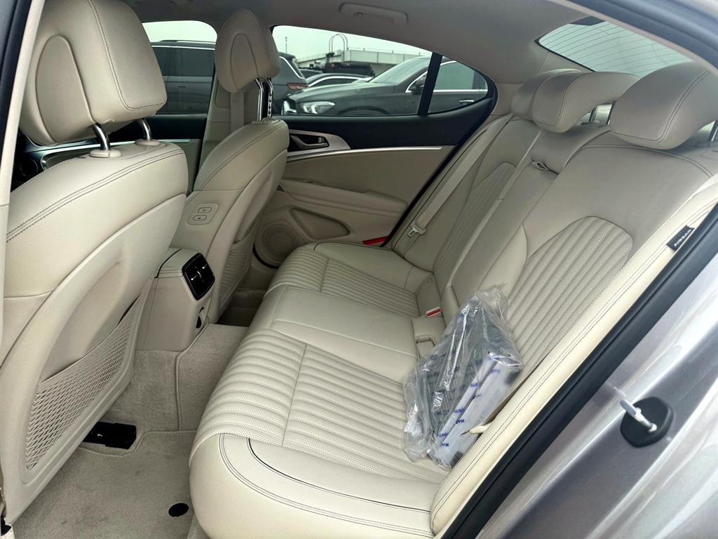 Genesis G70 - Vista 8