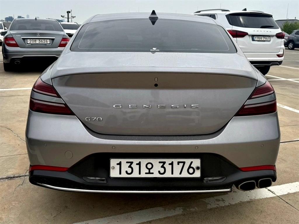 Genesis G70 - Vista 3