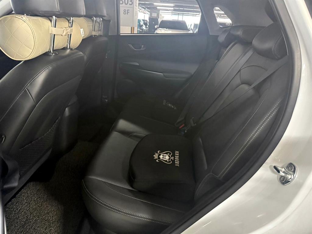 HYUNDAI Kona - Vista 8