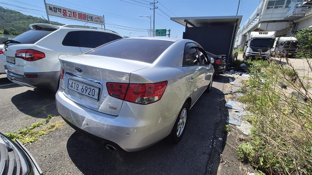 KIA Forte - Vista 5
