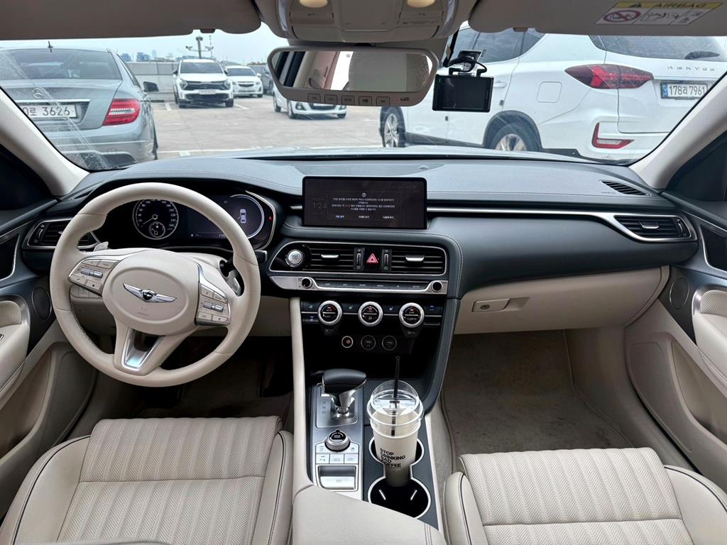 Genesis G70 - Vista 6
