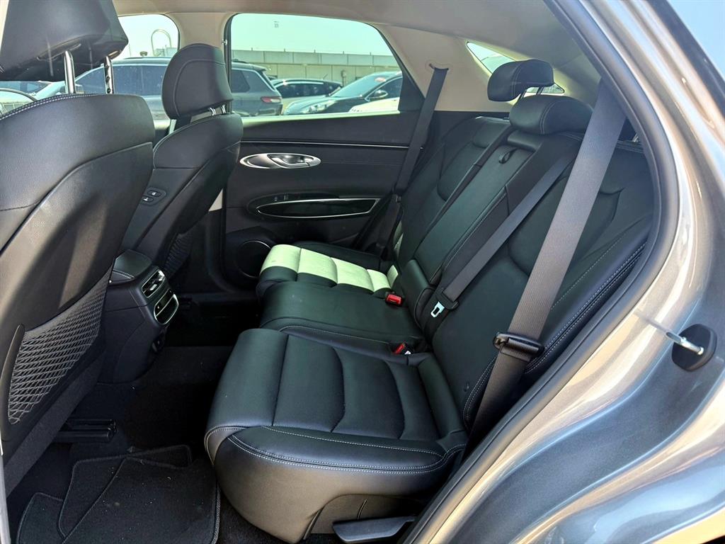 Genesis GV70 - Vista 8