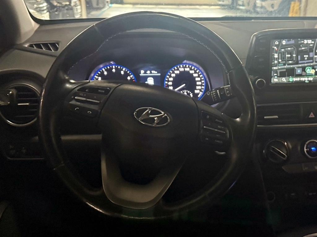 HYUNDAI Kona - Vista 9