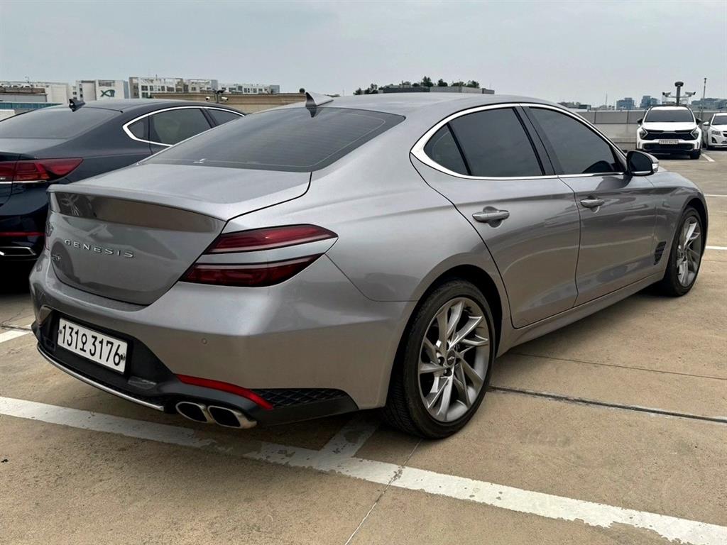 Genesis G70 - Vista 4