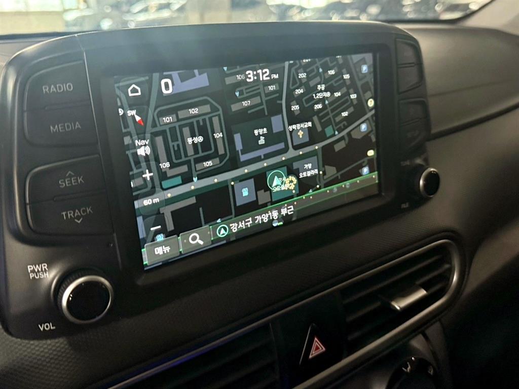 HYUNDAI Kona - Vista 11