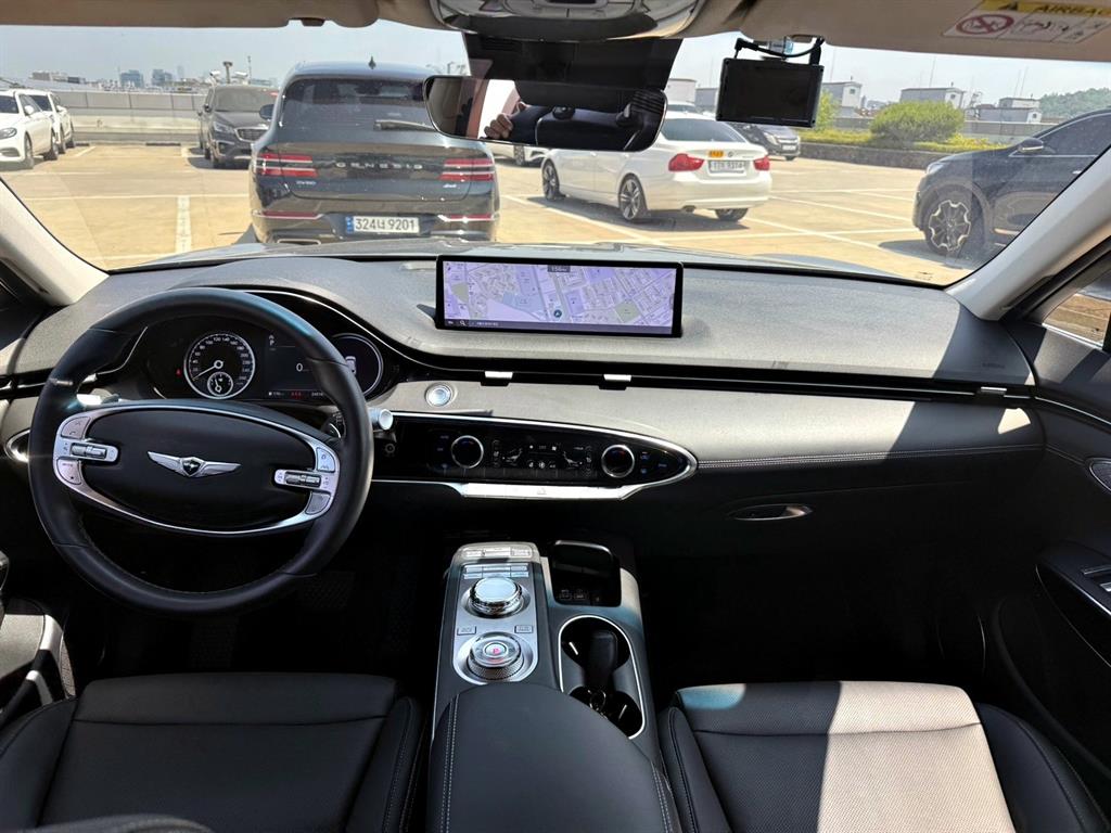 Genesis GV70 - Vista 6
