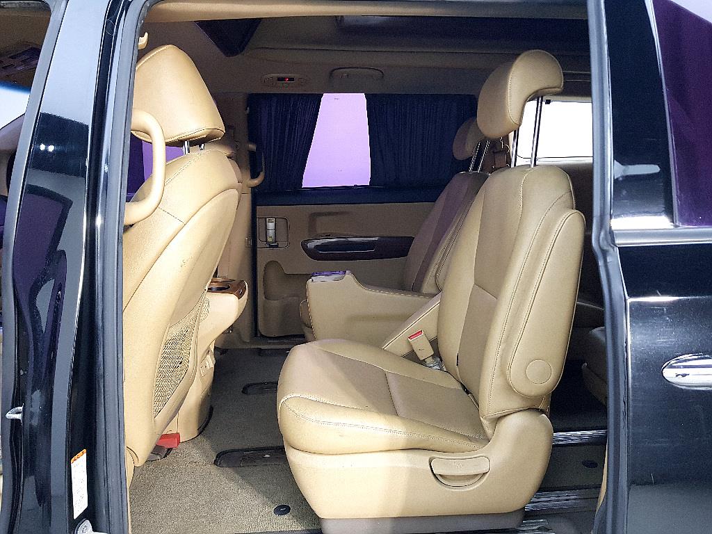 KIA Carnival - Vista 9