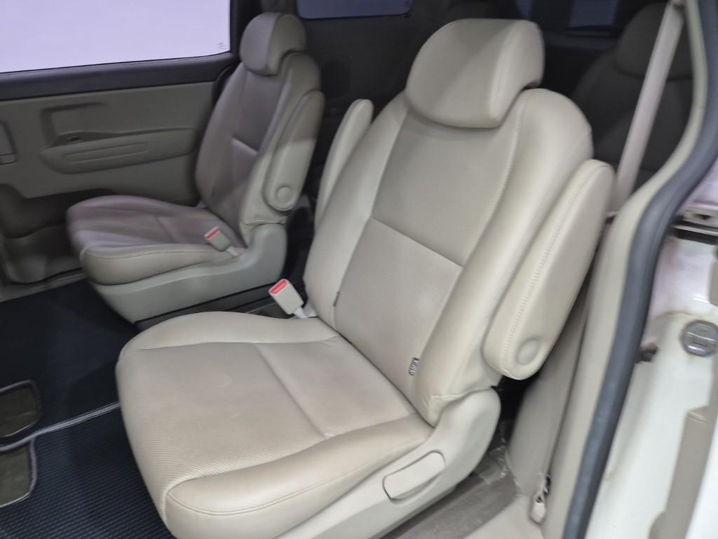 KIA Carnival - Vista 12