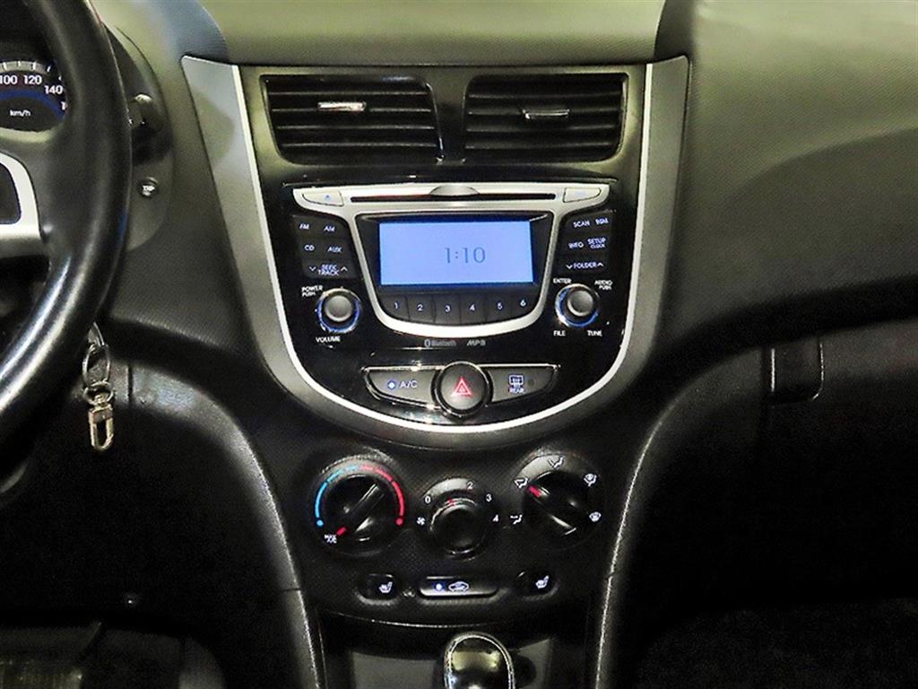 HYUNDAI Accent - Vista 11