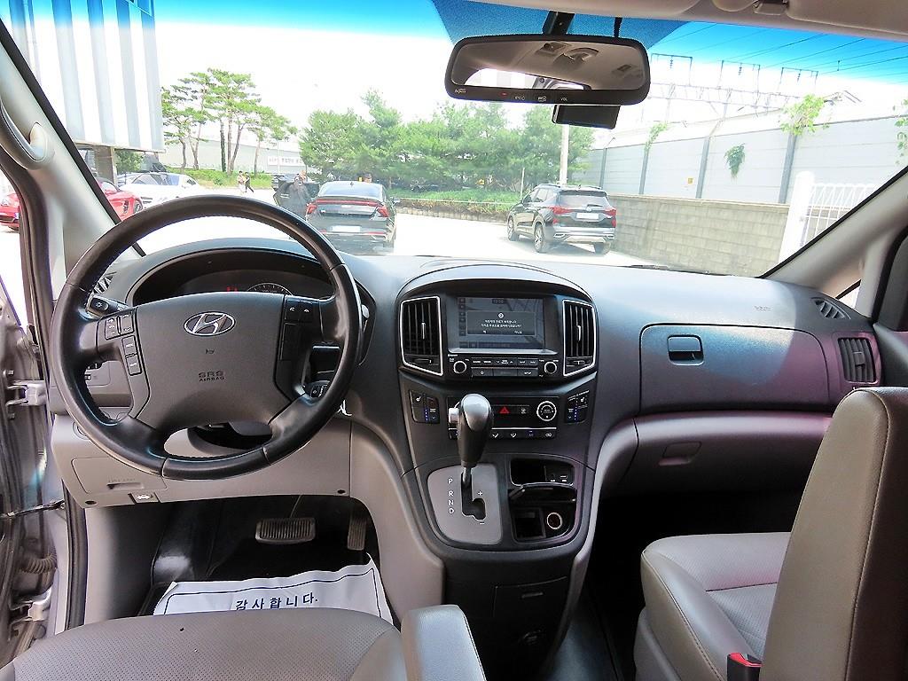 HYUNDAI Starex - Vista 8