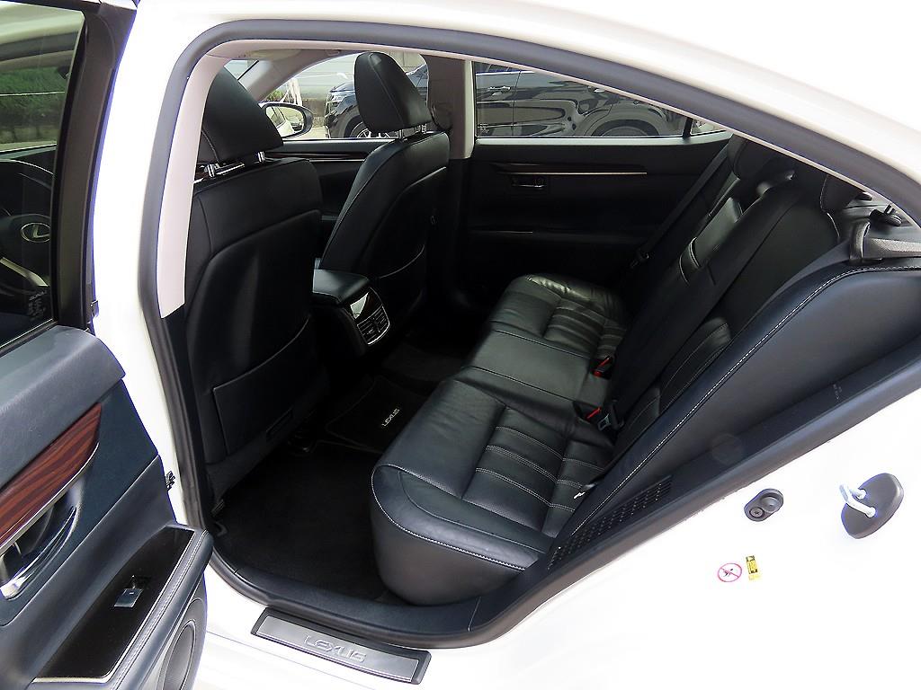 Lexus ES - Vista 6