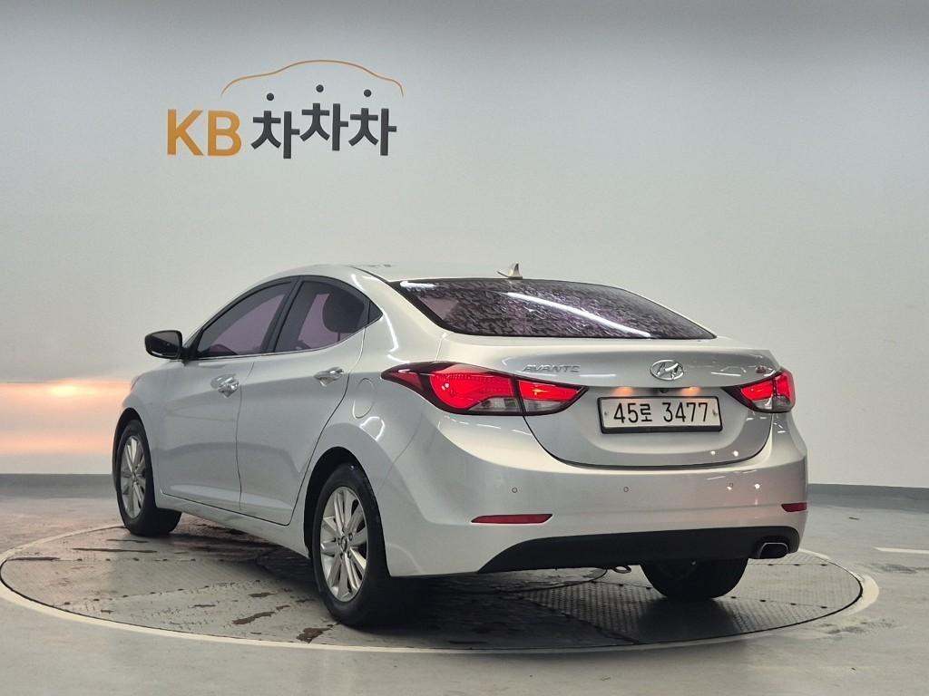 HYUNDAI Avante - Vista 2