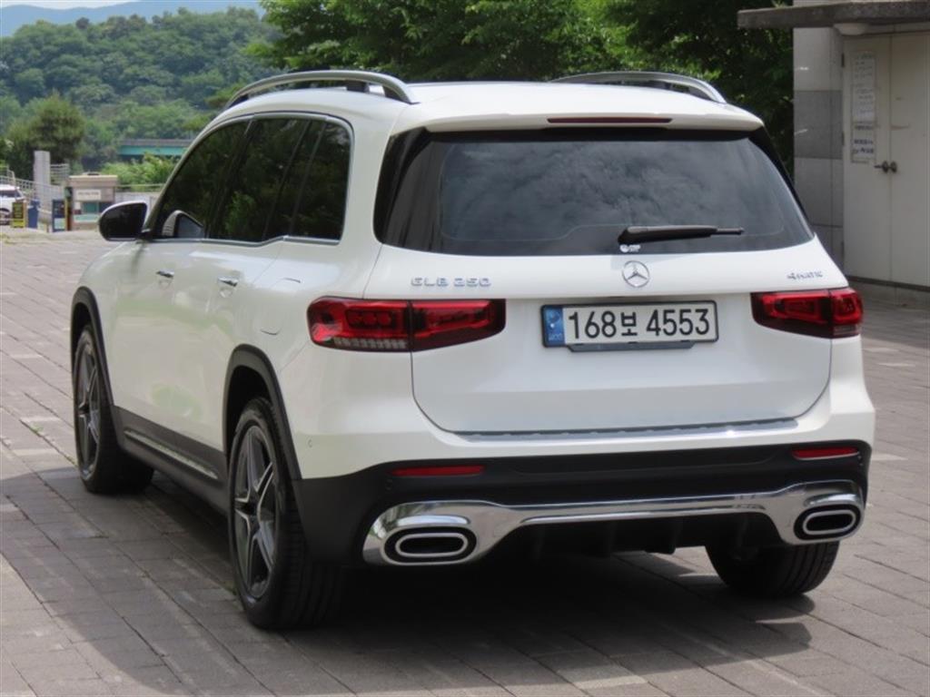 Mercedes Benz GLB Class - Vista 7