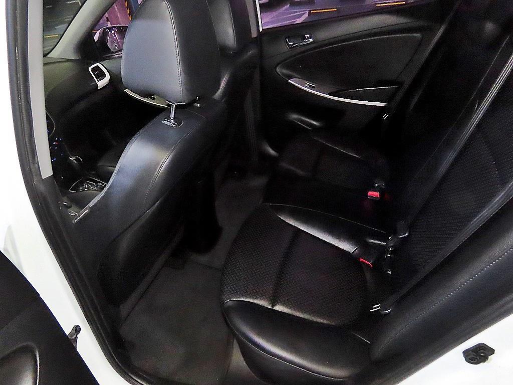 HYUNDAI Accent - Vista 7