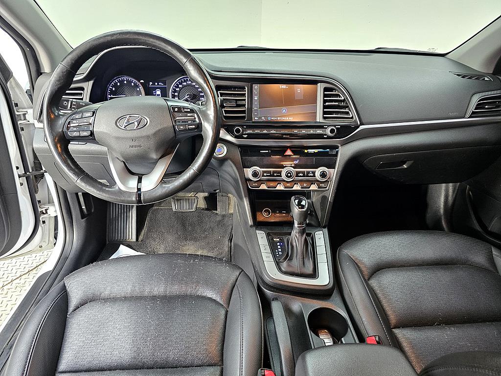 HYUNDAI Avante - Vista 5