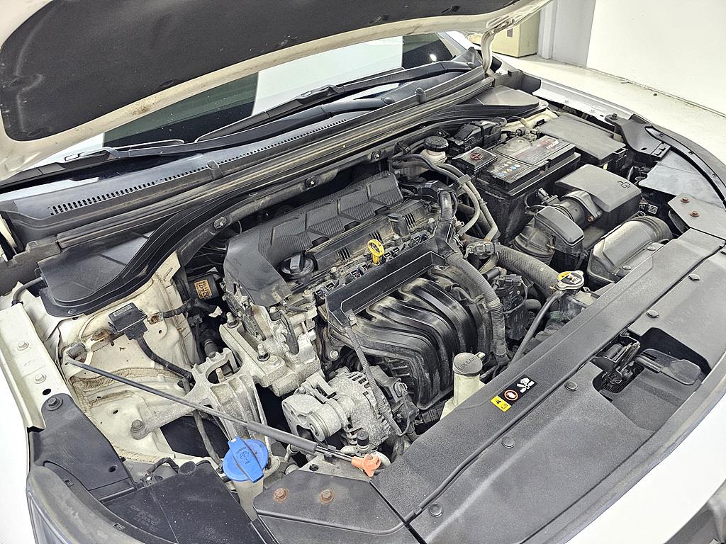 HYUNDAI Avante - Vista 6
