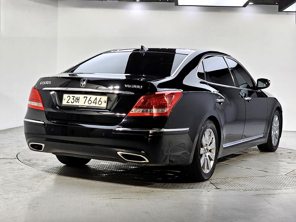 HYUNDAI Equus - Vista 4