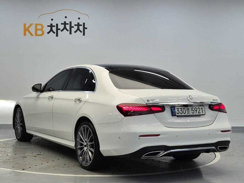 Mercedes Benz E class - Vista 2