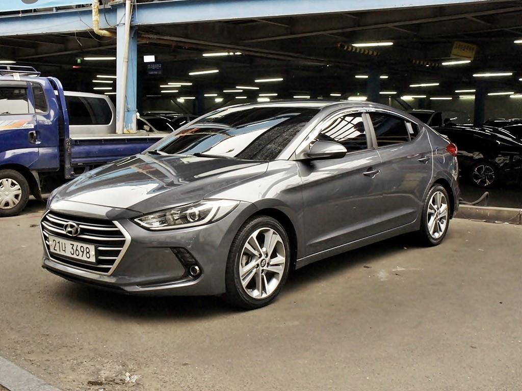 HYUNDAI Avante - Vista 3