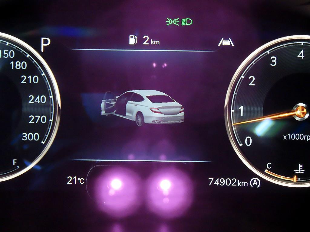 Genesis G70 - Vista 9