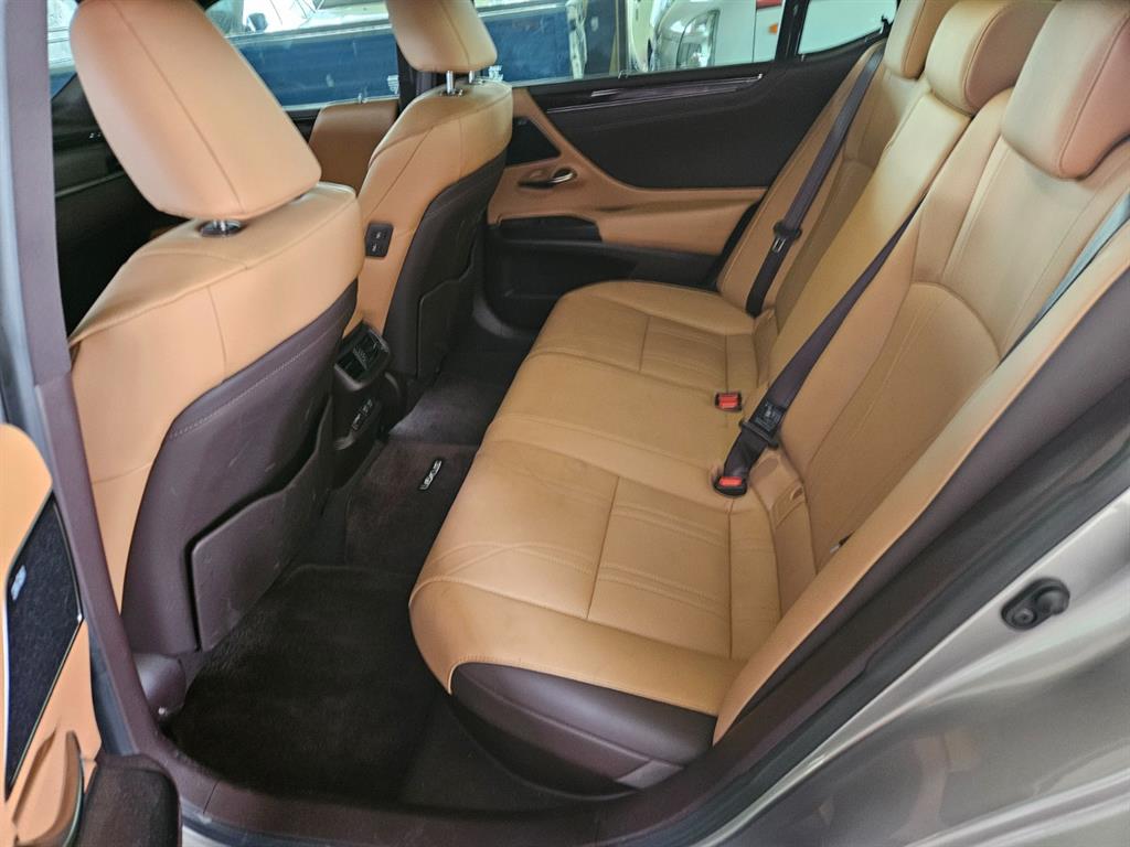 Lexus ES - Vista 6