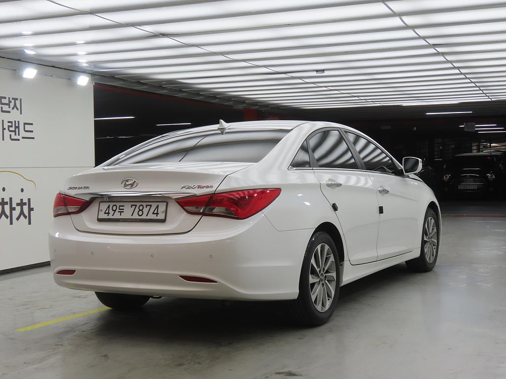 HYUNDAI Sonata - Vista 4