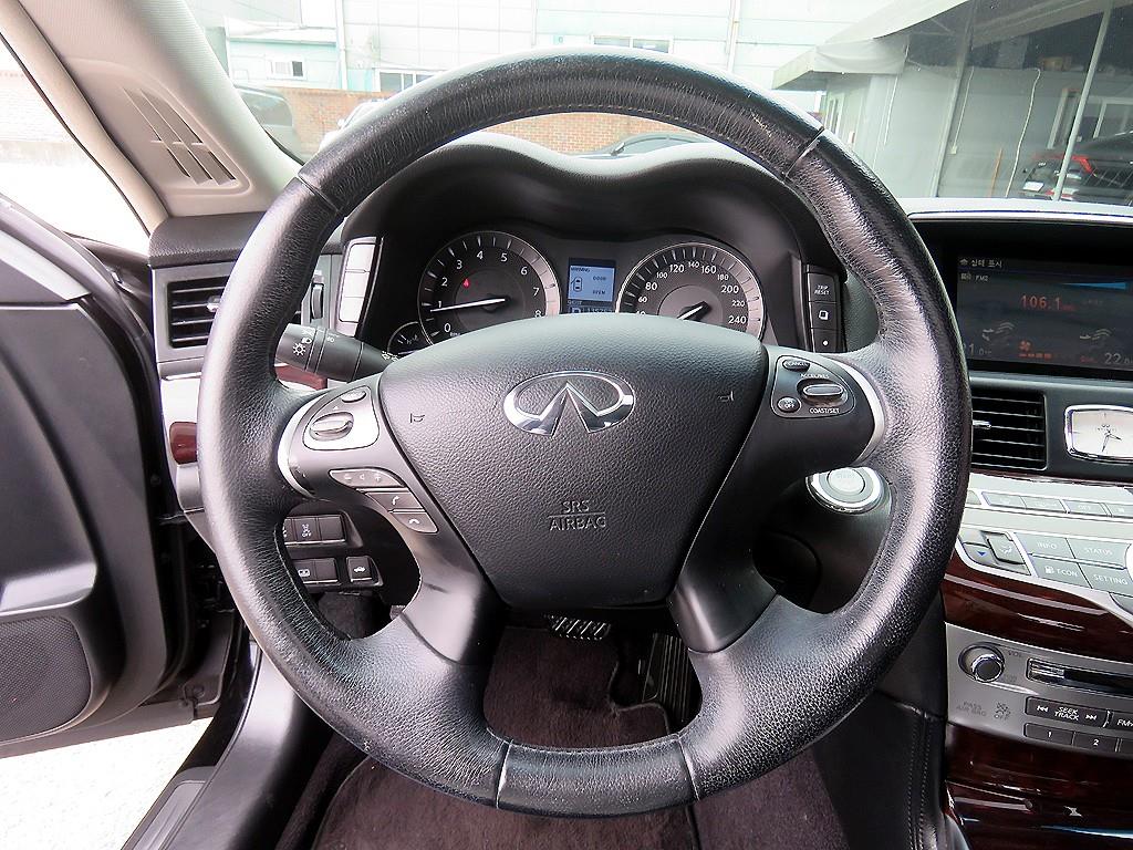 Infiniti M - Vista 12