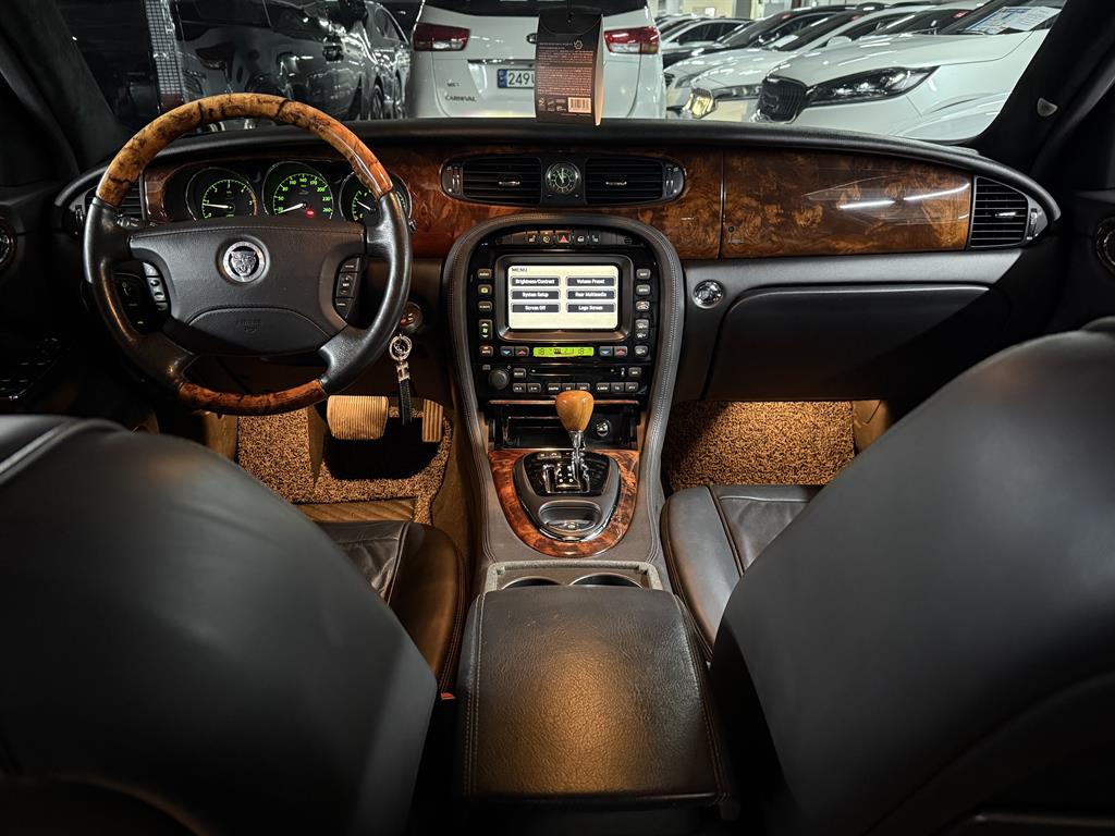 Jaguar XJ - Vista 8