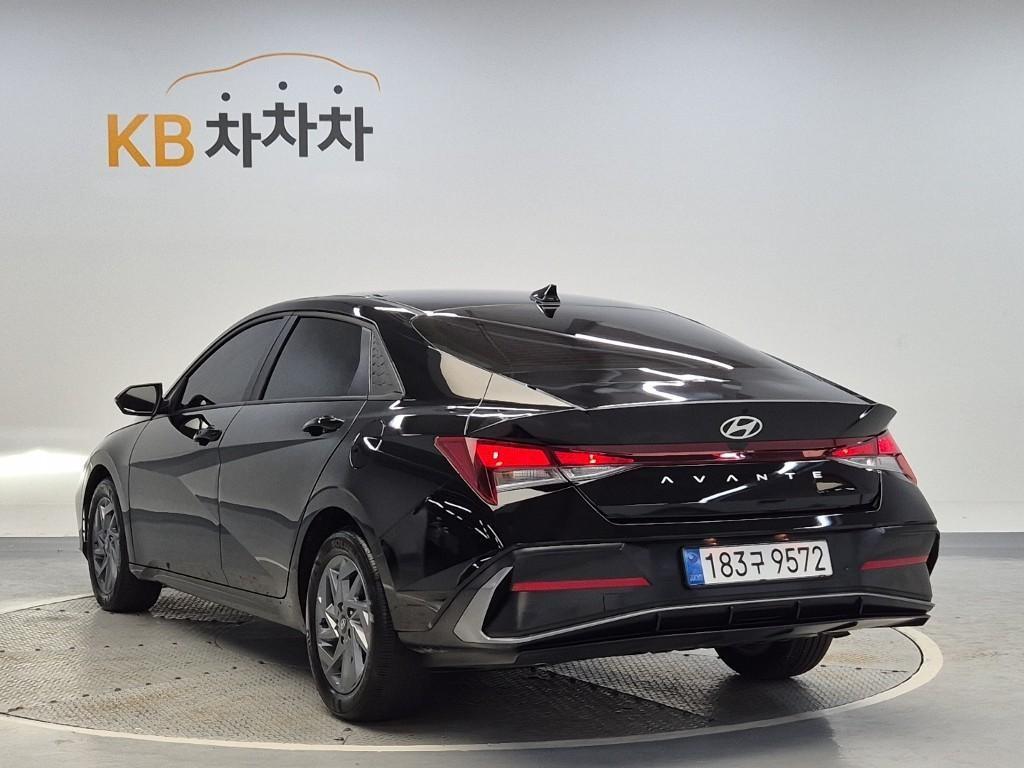 HYUNDAI Avante - Vista 2