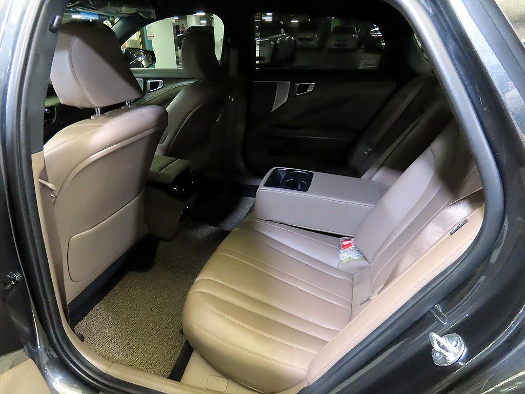 KIA K8 - Vista 7